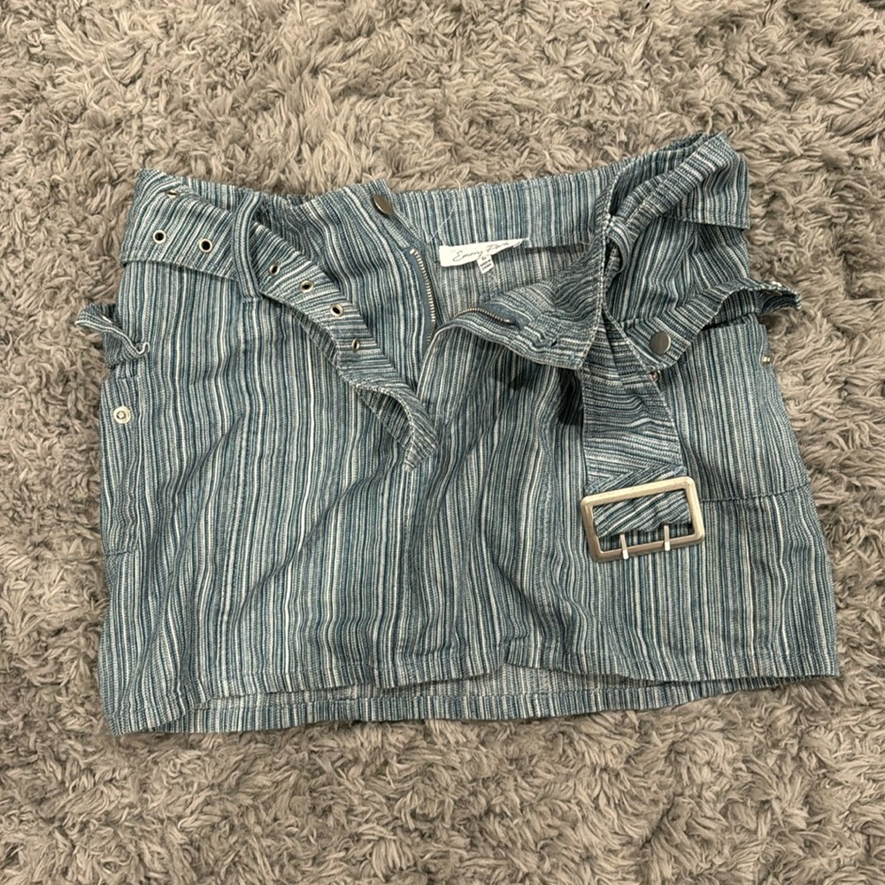 Size M blue mini skirt with buckle